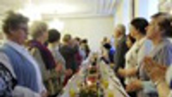 Primátor podával obed osamelým Bratislavčanom