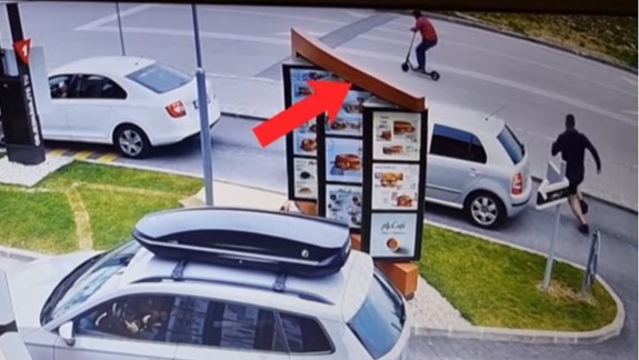 VIDEO: Martin ukradol na Panónskej elektrickú kolobežku, no dobehol ho jej majiteľ