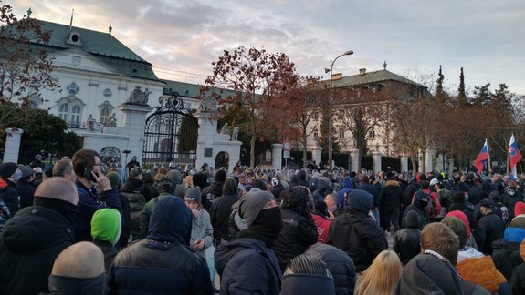 Peter, ktorý sa zúčastnil na bratislavskom proteste, zomrel na ochorenie COVID-19