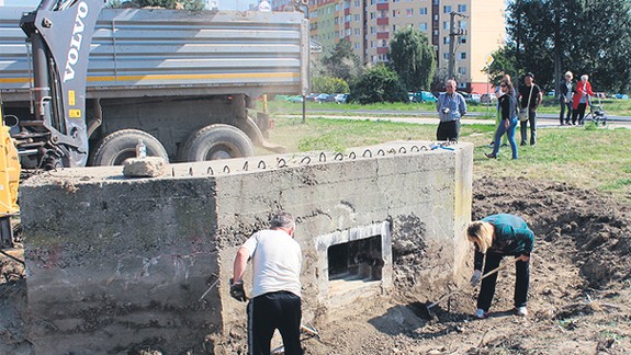 Na Strečnianskej ulici vykopali nemeckú protitankovú stenu
