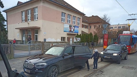 FOTO: Aj takýto typ ignorácie je dôvodom, prečo MHD v našom meste mešká...