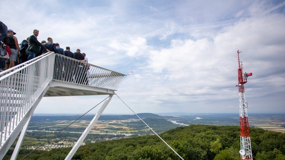 FOTO a VIDEO: Rozhľadňa na Devínskej Kobyle slávnostne otvorená - pozrite sa, aké výhľady ponúka...
