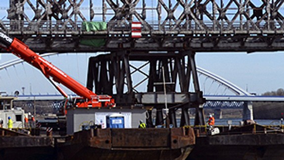 Demontáž Starého mosta za účasti premiéra a primátora