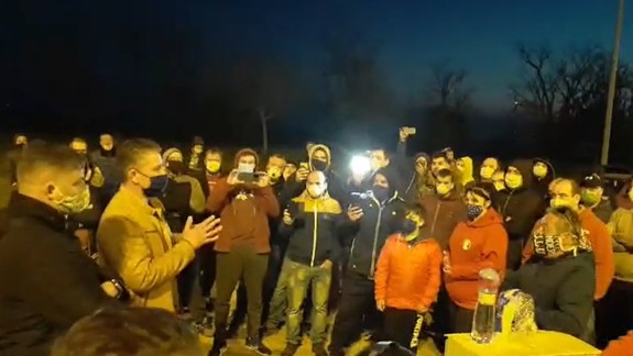 VIDEO Minister vnútra na hraniciach čelil zúrivým repatriantom