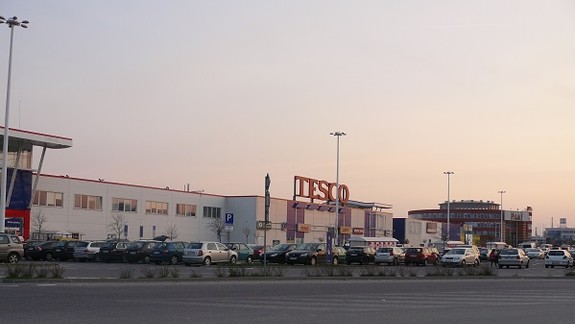 Štúrovčan ukradol na Zlatých pieskoch fľašu alkoholu a hrozia mu dva roky väzenia