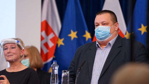 Hlavný hygienik odporúča stále dodržiavať zvýšený hygienický štandard