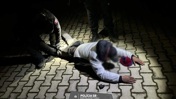 Zlodej bez zábran: Vykrádal škôlku, prichytili ho policajti