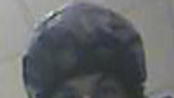 Pátrajú po predvianočnom bankovom lupičovi