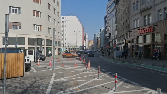 Pozrite si, ako vyzerala Dunajská ulica v roku 1905