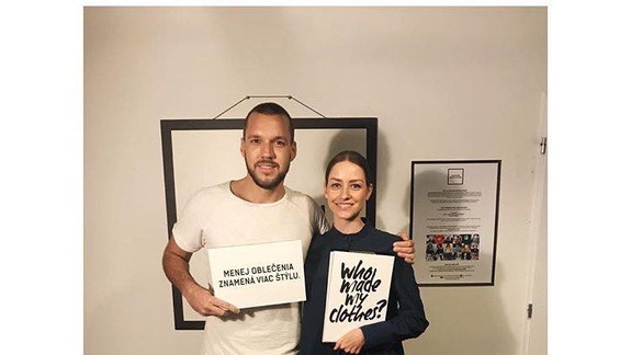 V Bratislave dnes odštartoval týždňový Fashion Revolution, verejnosť aj známe tváre bojujú proti módnemu priemyslu