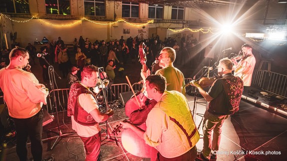 Užite si aj skvelý hudobný program: V Nocľahárni sv. Vincenta de Paul sa popoludní koná podujatie Doma dobre