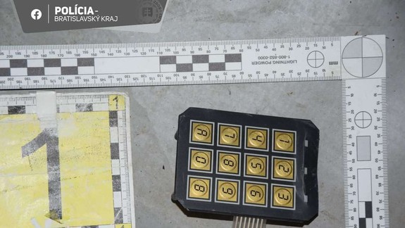 Chytili zlodeja, ktorý ukradol bezpečnostnú schránku so 118.000 eurami