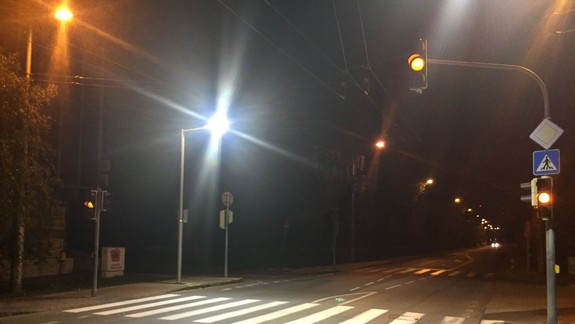 FOTO: Ďalší priechod pre chodcov v meste bol osvetlený, ale zatiaľ ich je stále málo