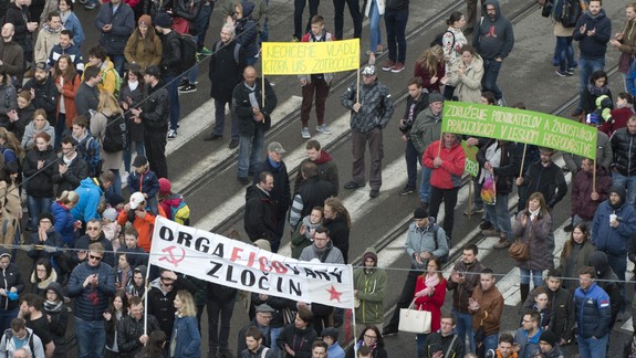 Zajtra ľudia vyjdú opäť do ulíc: Voľno dostali aj vysokoškoláci