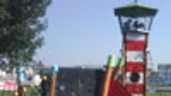 Na nábreží je nové detské ihrisko a mobiliár