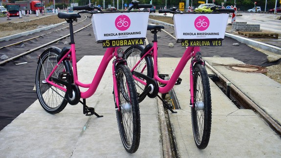 Namiesto električiek: Kolóny popri rekonštruovanej radiále môžete obehnúť na ružových bicykloch