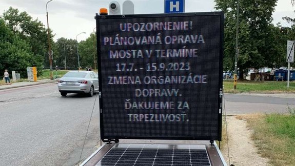 Viac ako mesačné meškanie: Obmedzenia na moste ponad Chorvátske rameno k nemocnici pokračujú