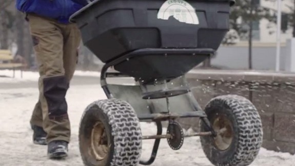 VIDEO: Koniec problémov so soľou? Nové Mesto prichádza s novinkou