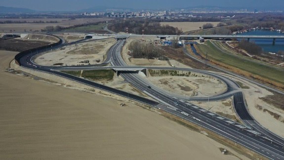 Výstavba protihlukovej steny na diaľnici D2 má byť hotová tento mesiac