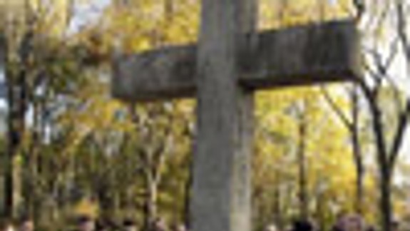 Práce na obnove vojenského cintorína pokračujú