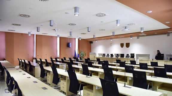 Kto nás bude zastupovať v krajskom parlamente a ktoré známe mená v župných voľbách neuspeli?