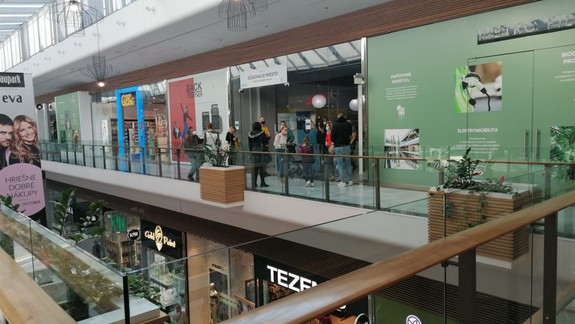 Konzílium navrhuje sprísnenie a zmeny: Obmedziť pohyb neočkovaných v čiernych okresoch, výhody pre očkovaných