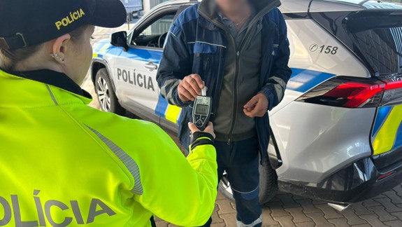 Vysvetlenie opitého vodiča v Lamači: Popíjal som omšové víno s farárom