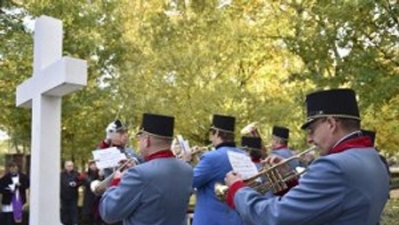 Na cintoríne v Kopčanoch si uctili padlých vojakov