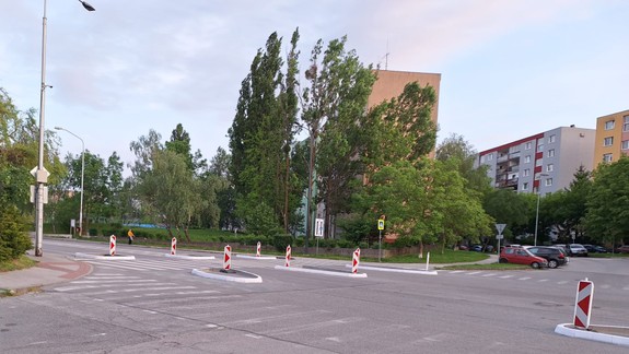Až 11 ostrovčekov: Videli ste túto križovatku v Lamači? Vychádza z návrhu Cyklokoalície, realizuje ju magistrát