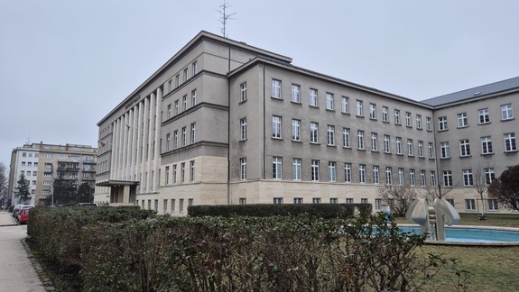 Nekonečný príbeh: Prípad vraždy expolicajta z roku 2009 opäť vrátili na prvostupňový súd