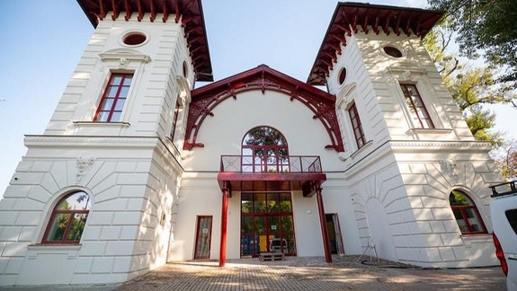 Komplexná rekonštrukcia Divadla Aréna by mala byť dokončená v novembri