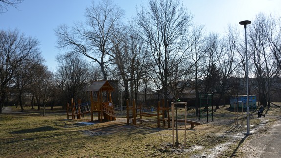 OTRASNÉ: Starší muž sa mal ukájať na okoloidúcich