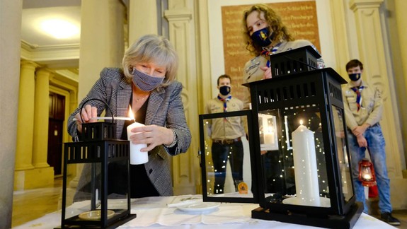 Betlehemské svetlo žiari už aj v podbrání Primaciálneho paláca