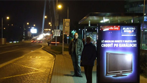 Reklama na prístrešku bráni vo výhľade