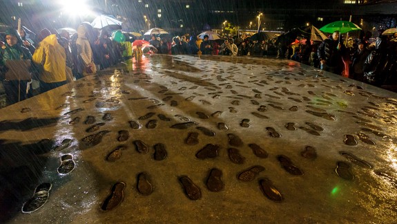 Pamätník novembra 1989 na Námestí slobody odhalili už aj oficiálne