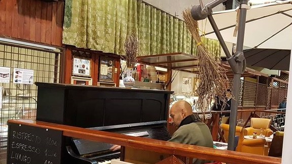 VIDEO: Naozaj krásne, Sinatra v Tržnici na Trnavskom mýte