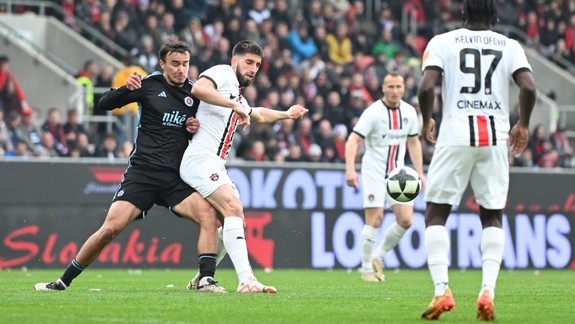Futbal: Slovan zdolal Spartak 3:2 a od trofeje ho delí jediné víťazstvo