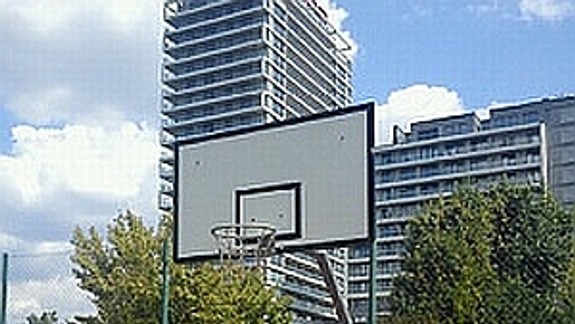 Basketbalové koše ukradli, na nové niet peňazí