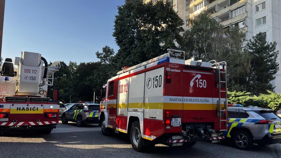 V paneláku v Petržalke na Medveďovej vypukol požiar