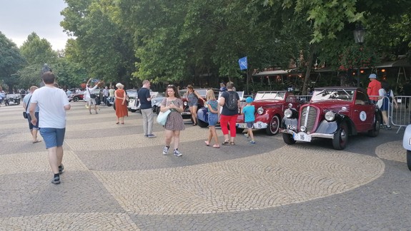Na Hviezdoslavovom námestí opäť zaparkujú historické automobily