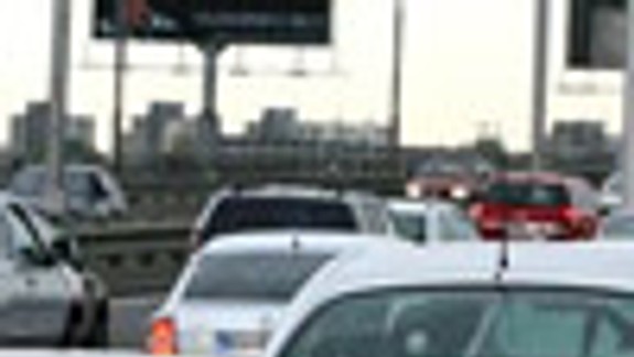 Pri krematóriu doprava stále hustne