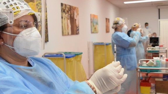 Viete, aké informácie dostanete v SMS a emaili po pridelení termínu na očkovanie?