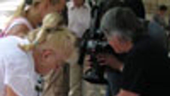 Občania podpisujú petíciu proti viladomom