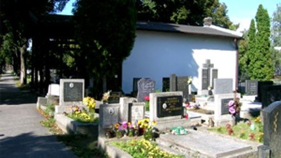 Na cintoríne už nie je tma, nové sú aj studničky