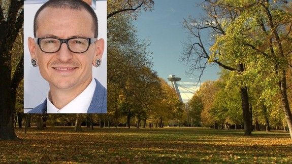 Bratislava sa dnes symbolicky rozlúči so zosnulým spevákom Chesterom Benningtonom