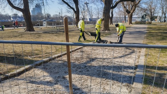Staré Mesto pokračuje vo výmene dlažby na Vajanského nábreží
