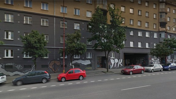 Parkujete v okolí Slovenského rozhlasu? Pozor na vykrádačov áut, pohybuje sa tam organizovaná skupina