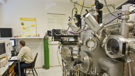 ZŠ Turnianska v Petržalke dostala od SAV predmety na prírodné vedy 