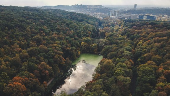 FOTO: Pohľad na Železnú studničku z drona vás možno príjemne prekvapí!