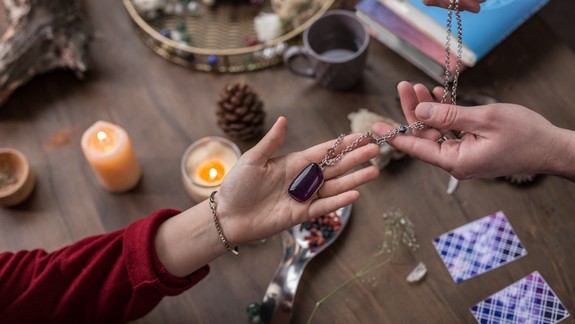 Prinášajú nám šťastie, ochraňujú nás pred zlými silami. Talizmany a amulety